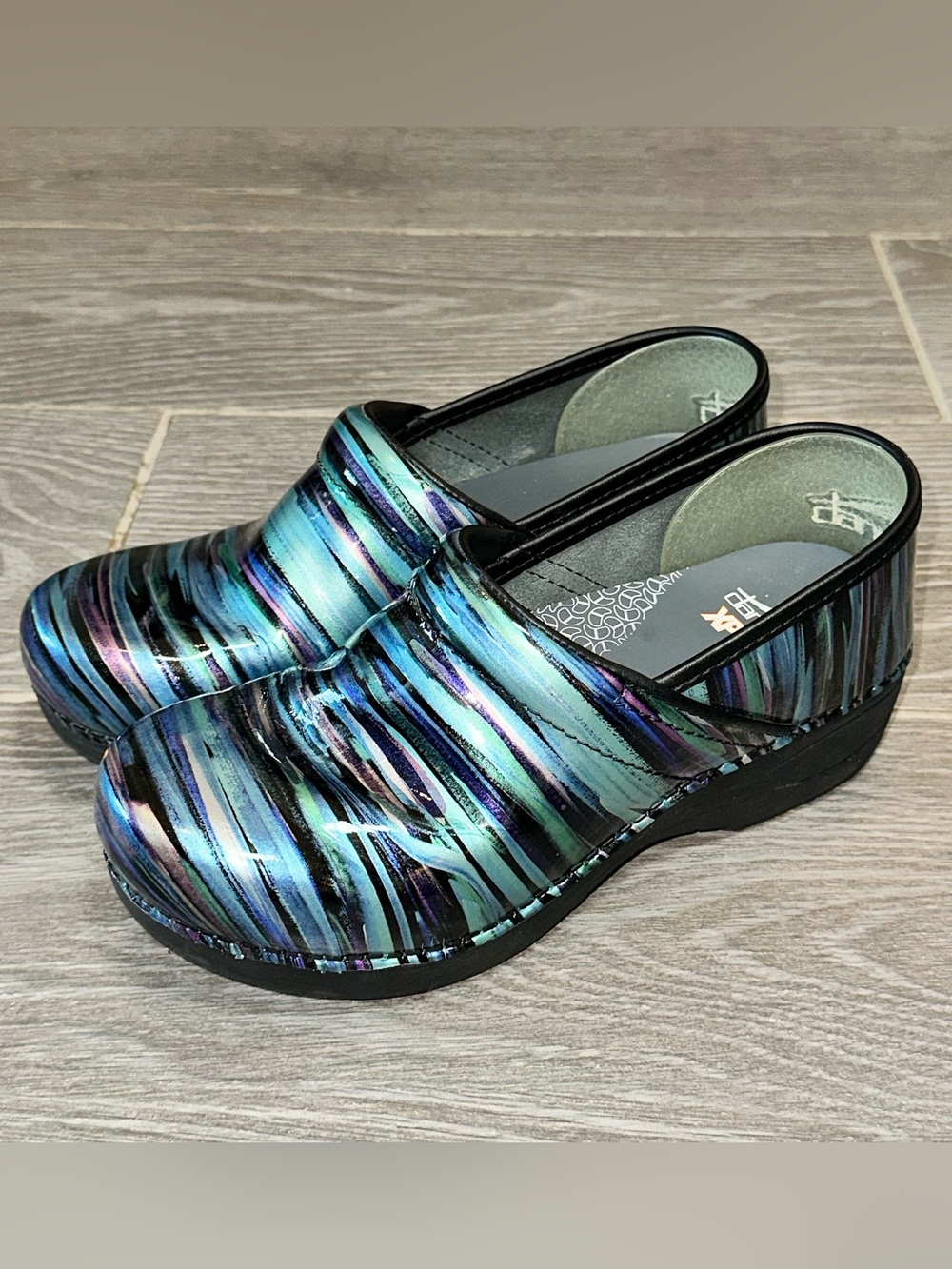 Dansko Pro XP 2.0 Teal Stripe Patent Leather Women’s 39 Clogs Comfort Nursing